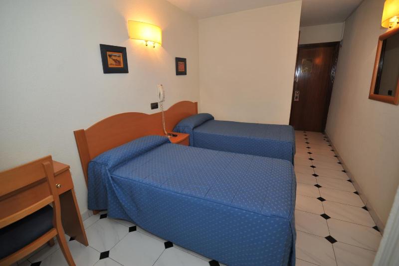 Single Room image 4