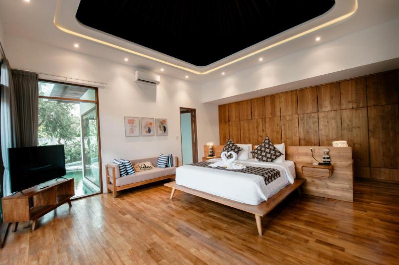 Payapaya Seminyak luxury vila 4 BR near beach potato head - image 35