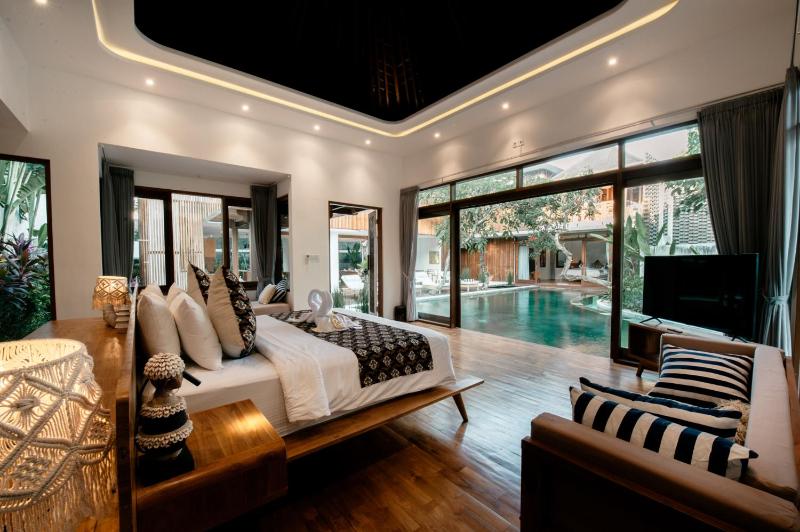 Payapaya Seminyak luxury vila 4 BR near beach potato head - image 12