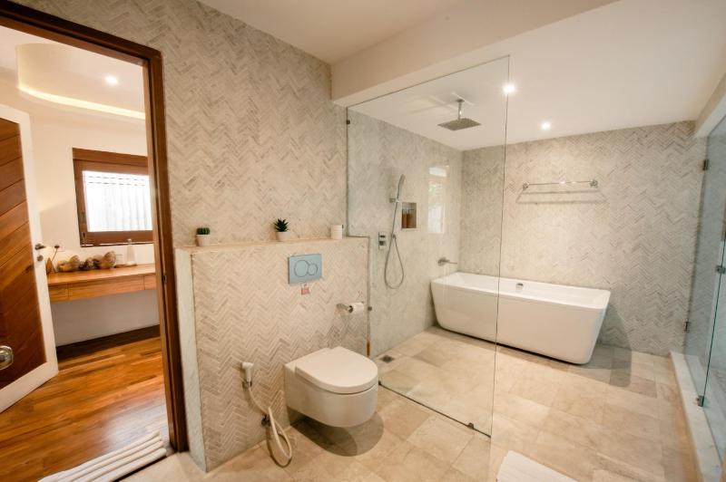 Payapaya Seminyak luxury vila 4 BR near beach potato head - image 7
