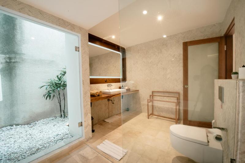 Payapaya Seminyak luxury vila 4 BR near beach potato head - image 9