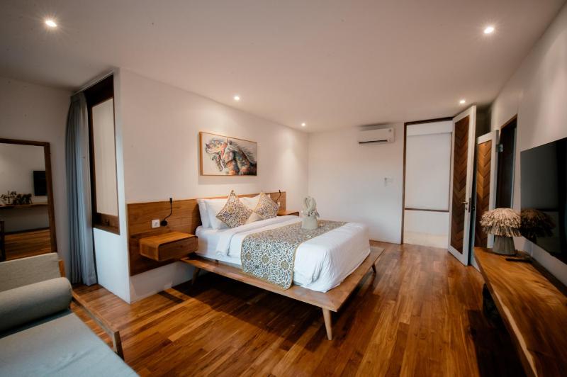 Payapaya Seminyak luxury vila 4 BR near beach potato head - image 4