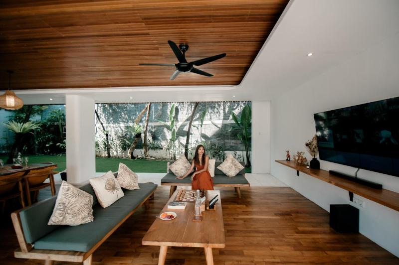 Payapaya Seminyak luxury vila 4 BR near beach potato head - image 45