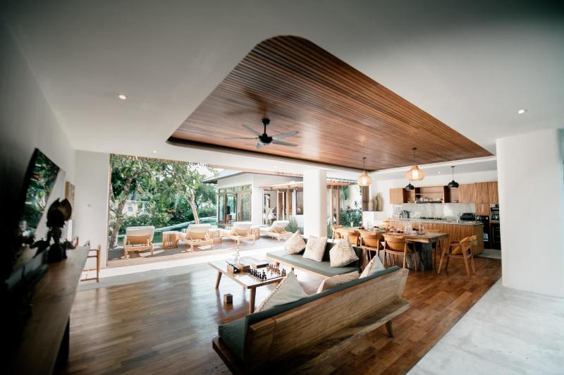 Payapaya Seminyak luxury vila 4 BR near beach potato head - image 33