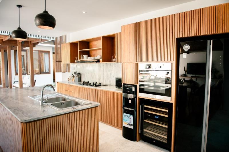 Payapaya Seminyak luxury vila 4 BR near beach potato head - image 10
