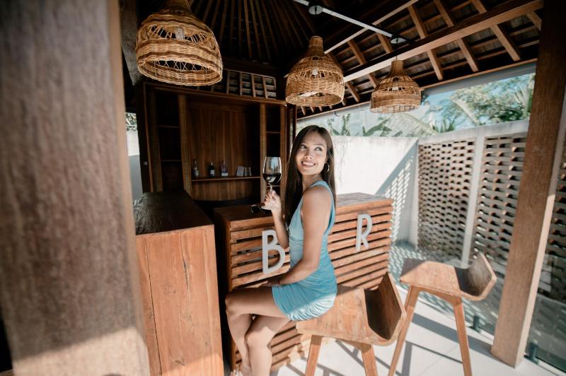 Payapaya Seminyak luxury vila 4 BR near beach potato head - image 44