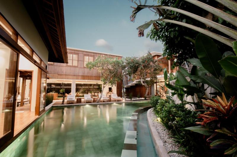 Payapaya Seminyak luxury vila 4 BR near beach potato head - image 36