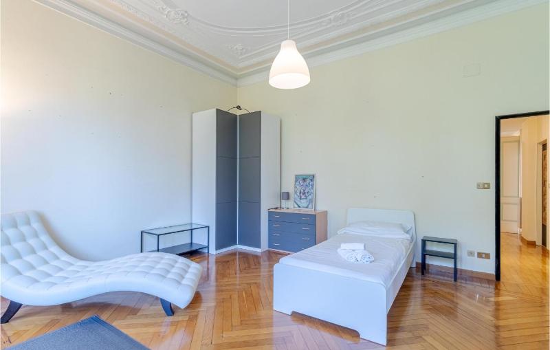 4 Bedroom Stunning Apartment In Genova - image 10
