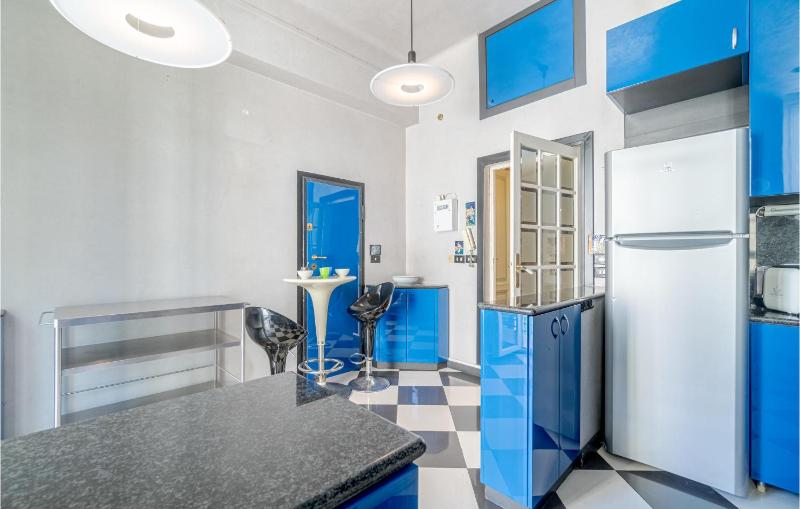 4 Bedroom Stunning Apartment In Genova - image 4