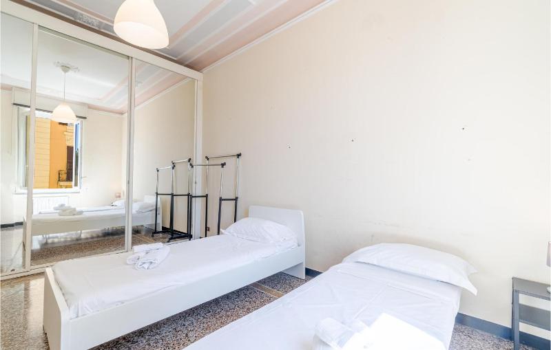 4 Bedroom Stunning Apartment In Genova - image 13