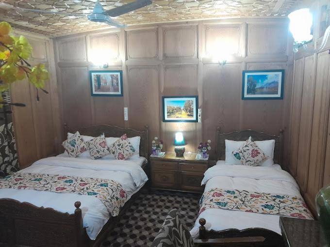 Swan Group of Houseboats Golden Dal Lake - image 4