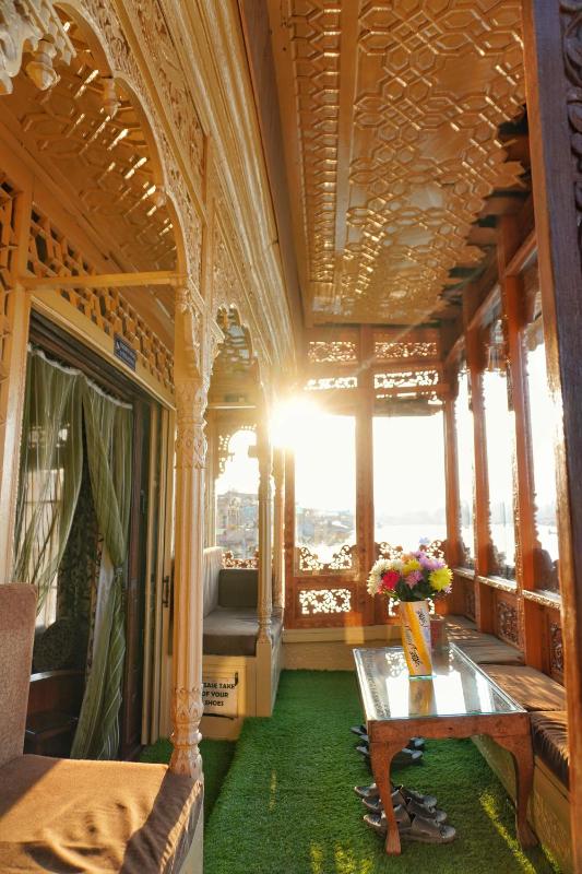 Swan Group of Houseboats Golden Dal Lake - image 12