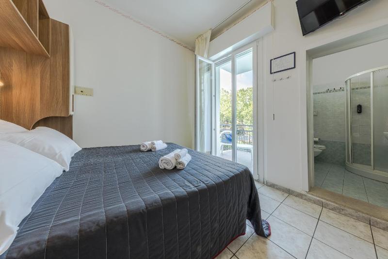 Standard Double Room image 1