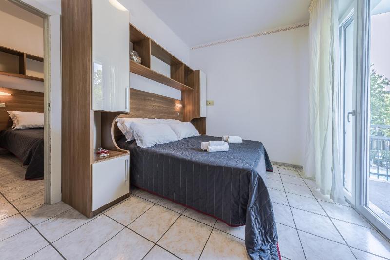 Standard Double Room image 4