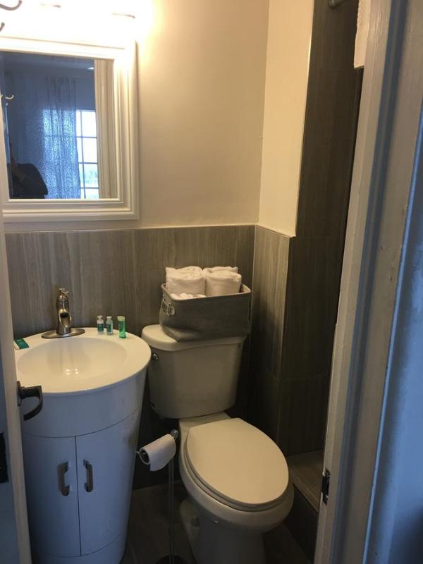 Queen Room image 2