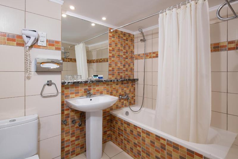 Double or Twin Room with Sea View image 2