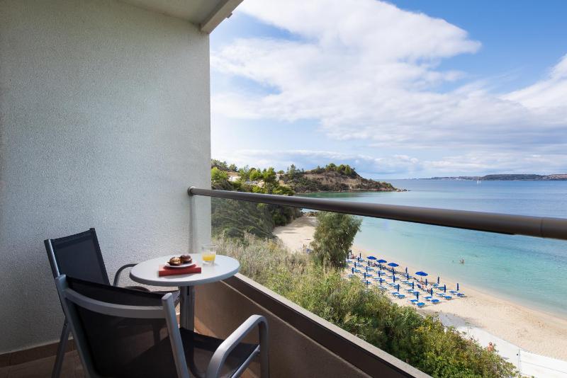 Double or Twin Room with Sea View image 4