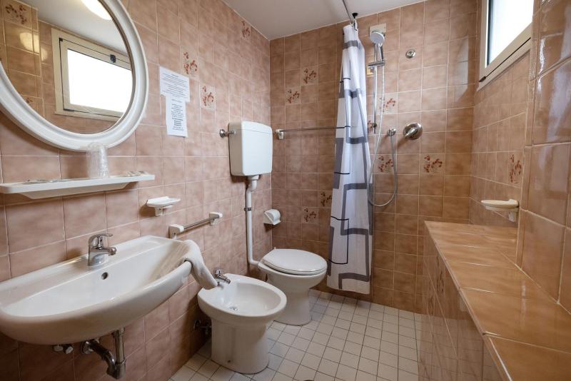 Standard Triple Room image 1