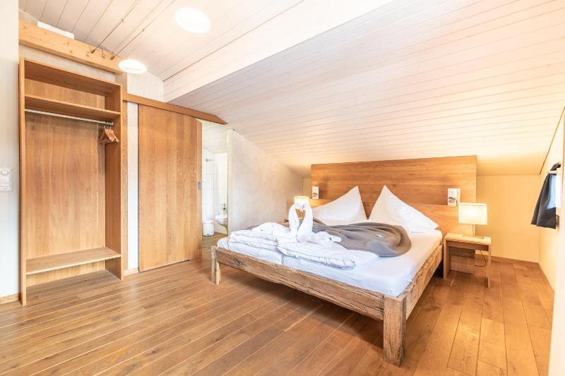 Double Room with Lake View image 3