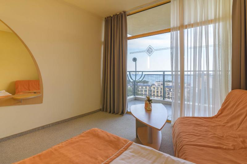 Standard Triple Room image 3