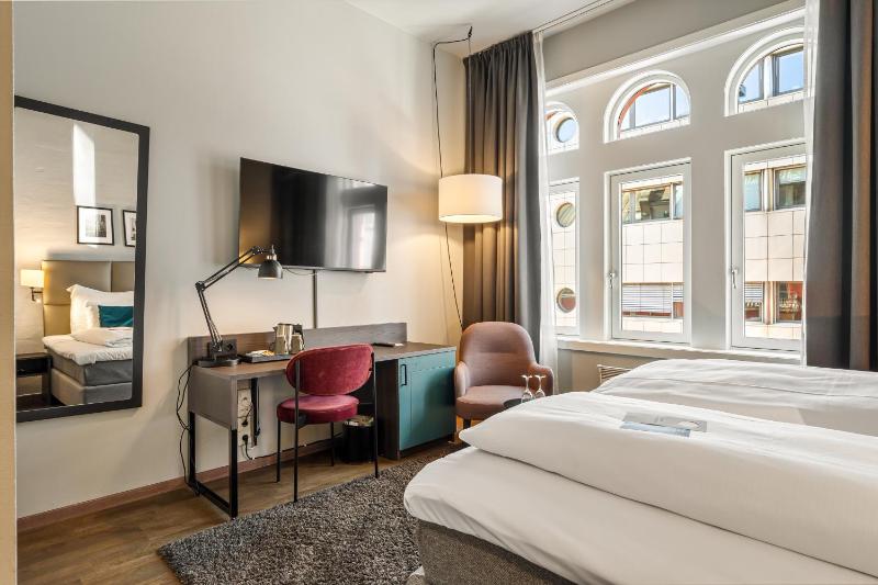 Standard Double or Twin Room image 4
