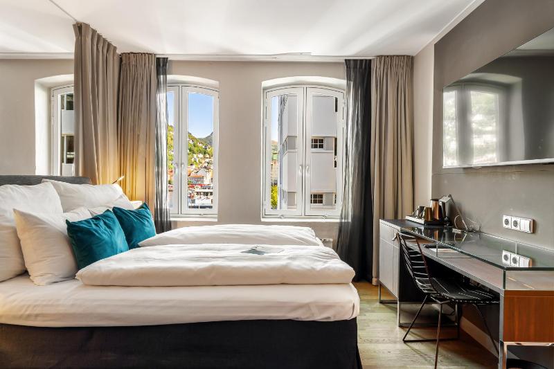 Superior Double Room image 3