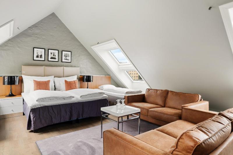 Family Room image 1