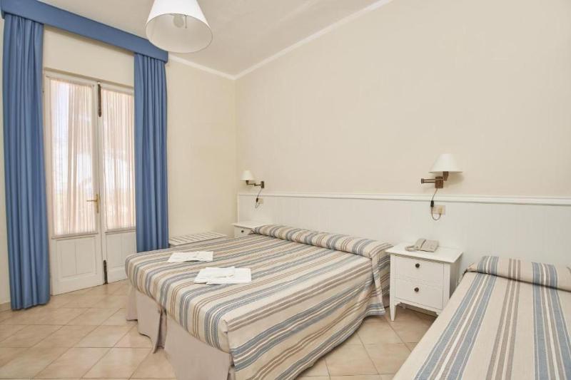 Standard Double or Twin Room image 1