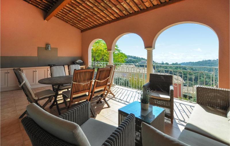 3 Bedroom Beautiful Home In Roquebrune-Sur-Argens - image 1