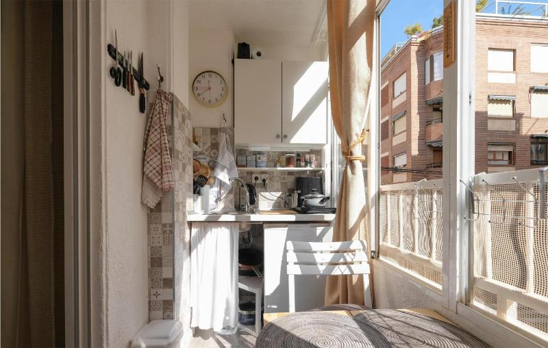 Gorgeous Apartment In Torrevieja - image 12