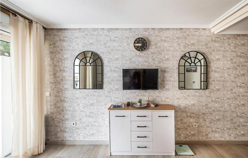 Gorgeous Apartment In Torrevieja - image 6