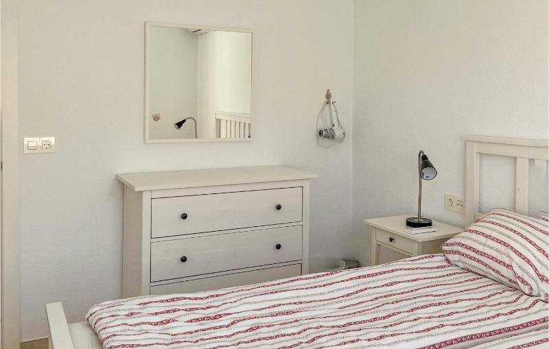 Amazing Home In El Chaparral With Wifi - image 4