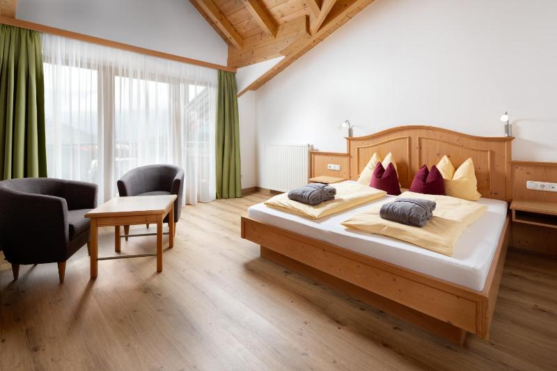 Deluxe Double Room with Balcony image 1