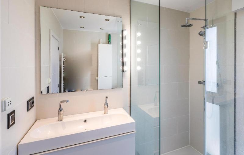 Three-Bedroom Holiday Home  image 3