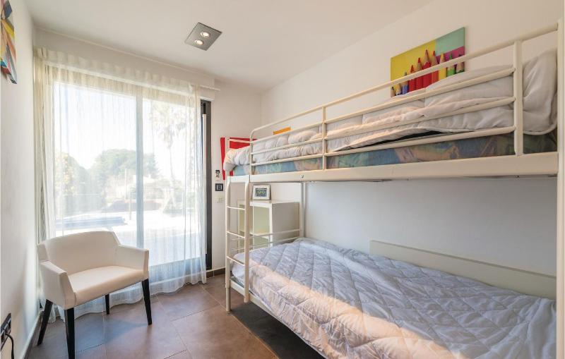 Three-Bedroom Holiday Home  image 4