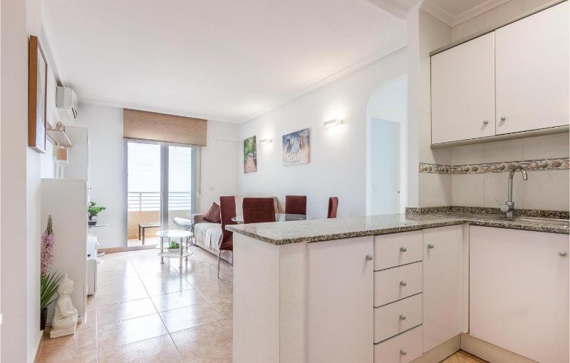 Awesome Apartment In Torrevieja With Wifi - image 23