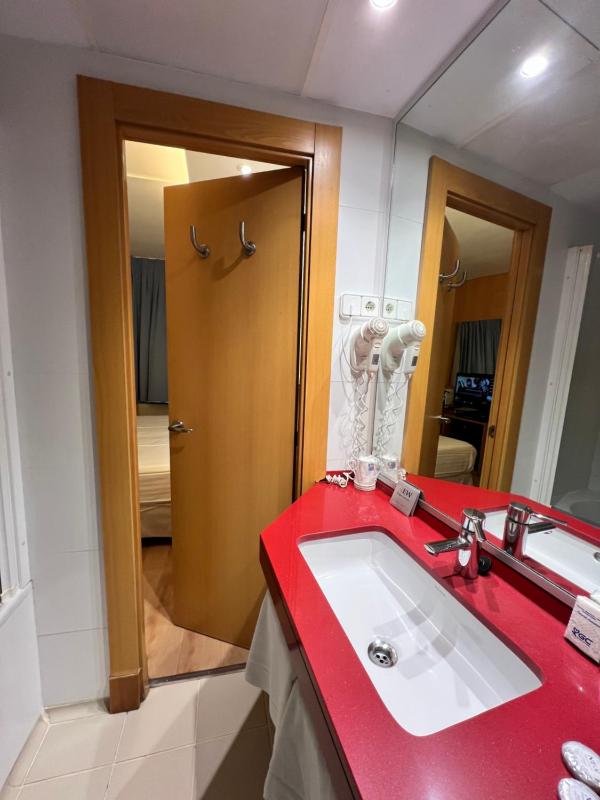 Single Room image 2