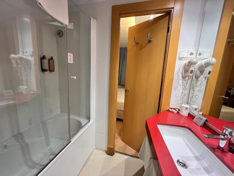 Single Room image 4