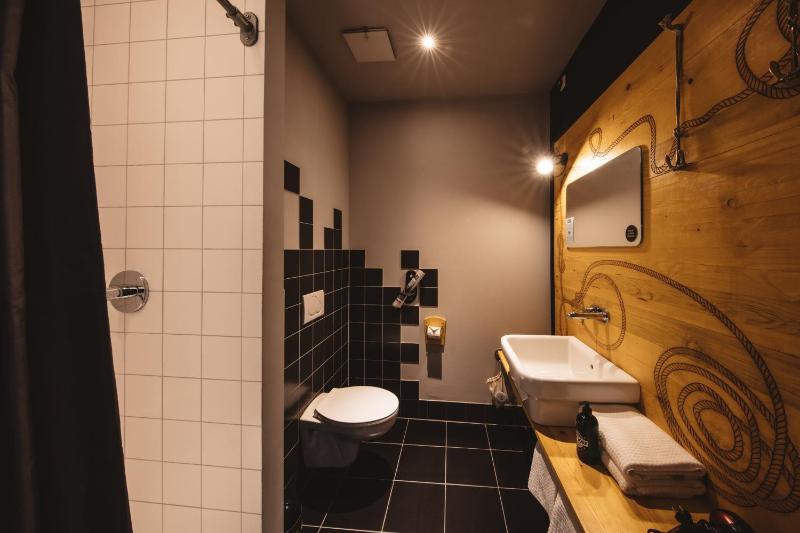 Quadruple Room image 1