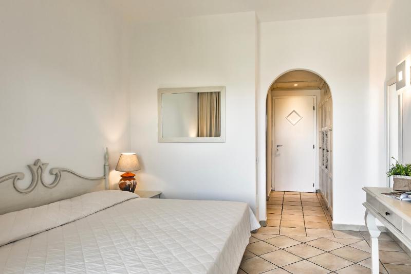 Double Room with Sea View image 4