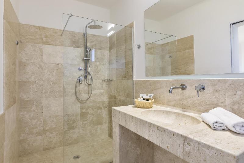 Double Room with Sea View image 1