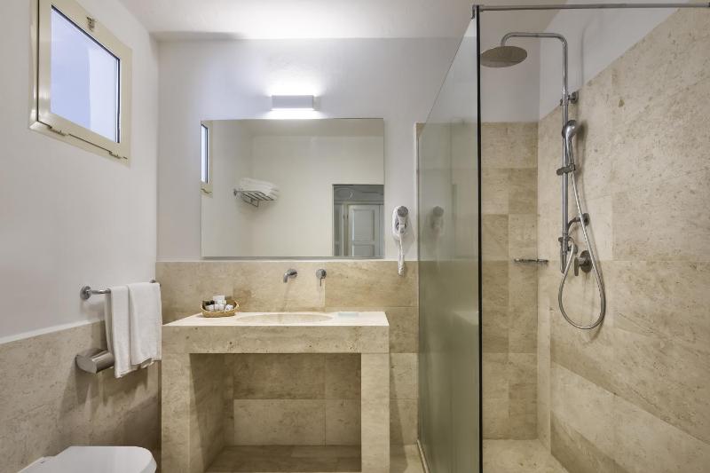 Comfort Triple Room image 4