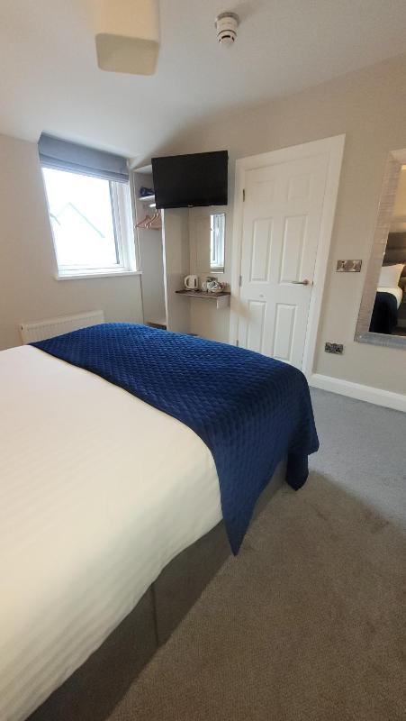 Double Room image 3