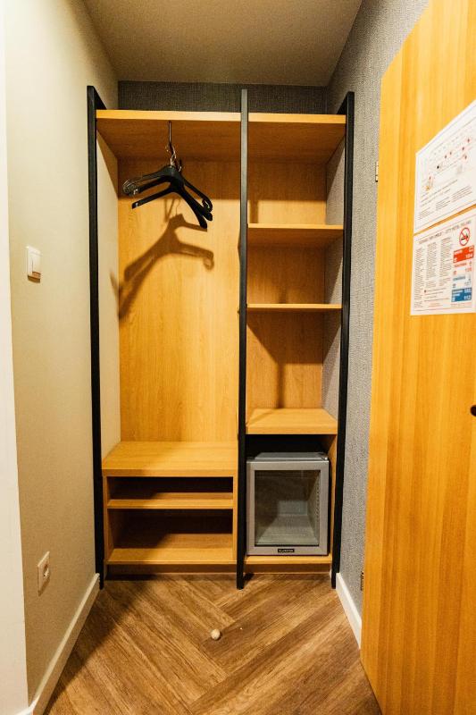 Standard Single Room image 3