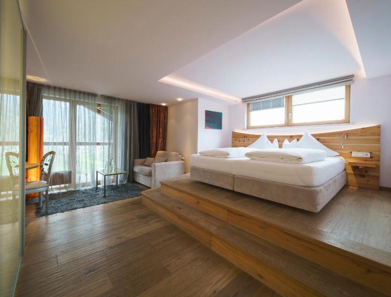 Double Room image 3