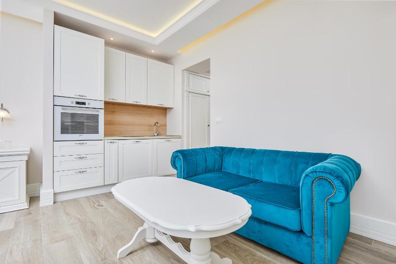 Deluxe Suite with Balcony and Sea View image 4