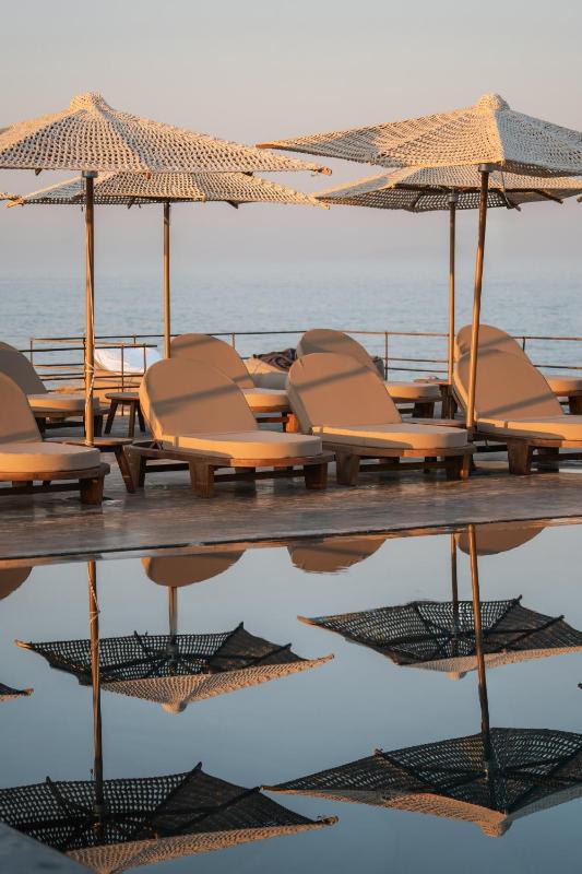 Colombos Beachfront - image 28