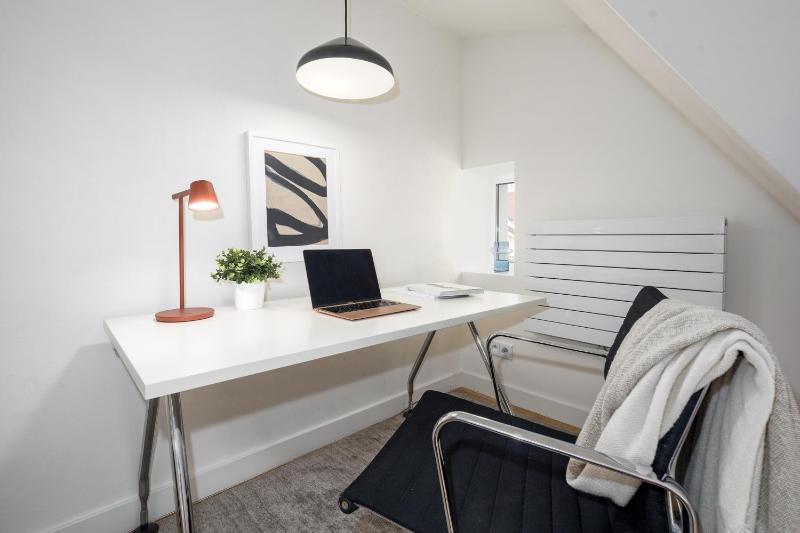 Prague Days - One bedroom apartment with workspace and TV - image 7