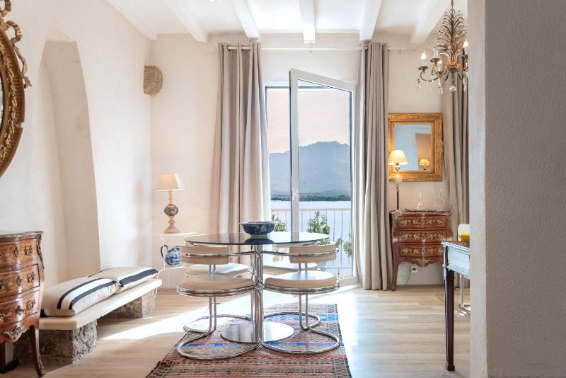 Two-Bedroom Apartment with Balcony and Sea View image 4