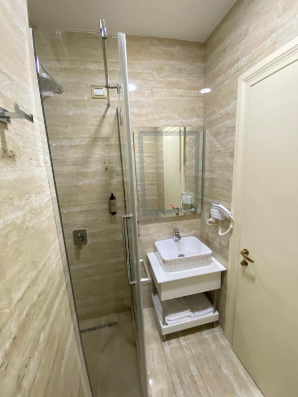 Single Room image 3